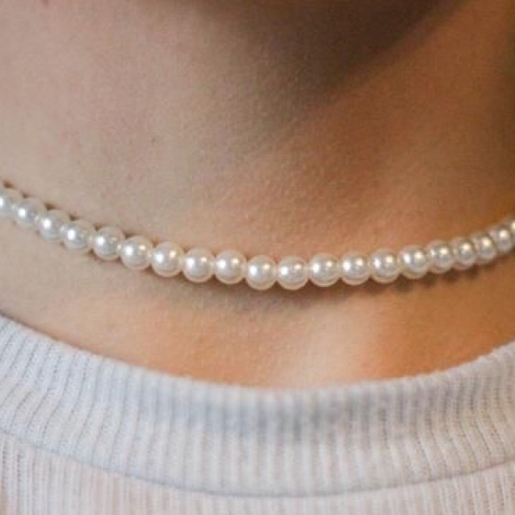 Pearly White Choker - Picture 2 of 3